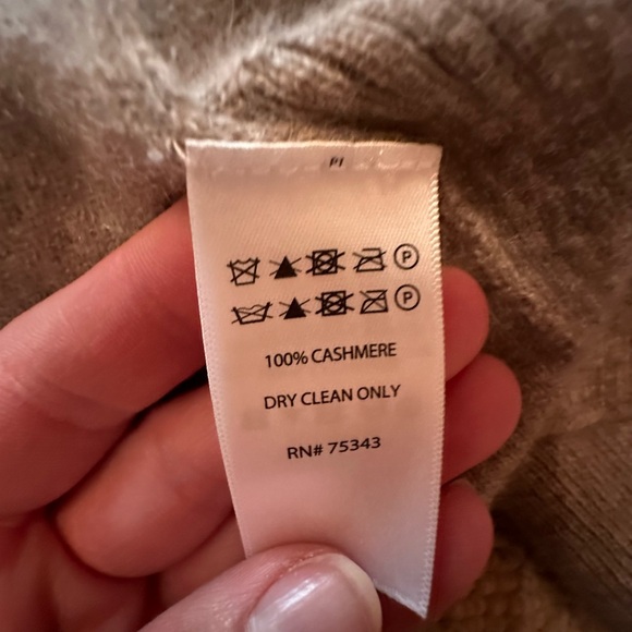 Cashmere cardigan with cuffed sleeves - Picture 6 of 9